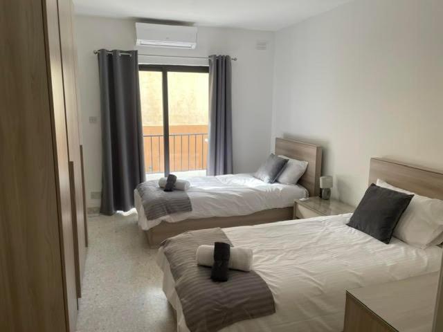 Spacious 3 Bedroom Apartment In The Heart Of St Julians San Giuliano Esterno foto