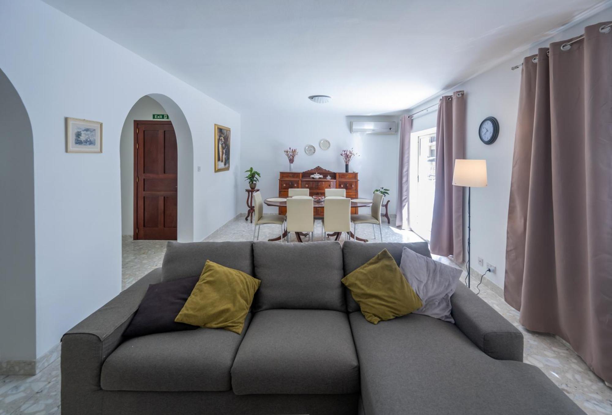 Spacious 3 Bedroom Apartment In The Heart Of St Julians San Giuliano Esterno foto