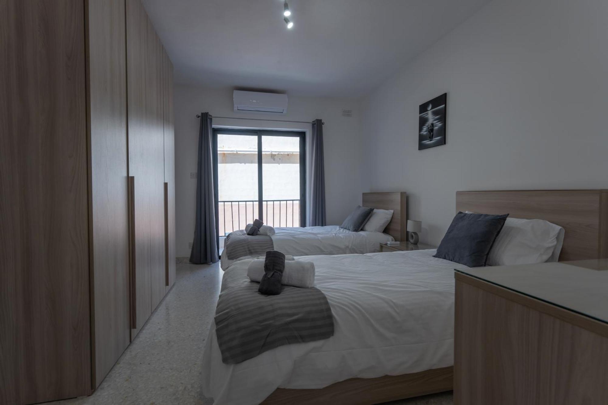 Spacious 3 Bedroom Apartment In The Heart Of St Julians San Giuliano Esterno foto