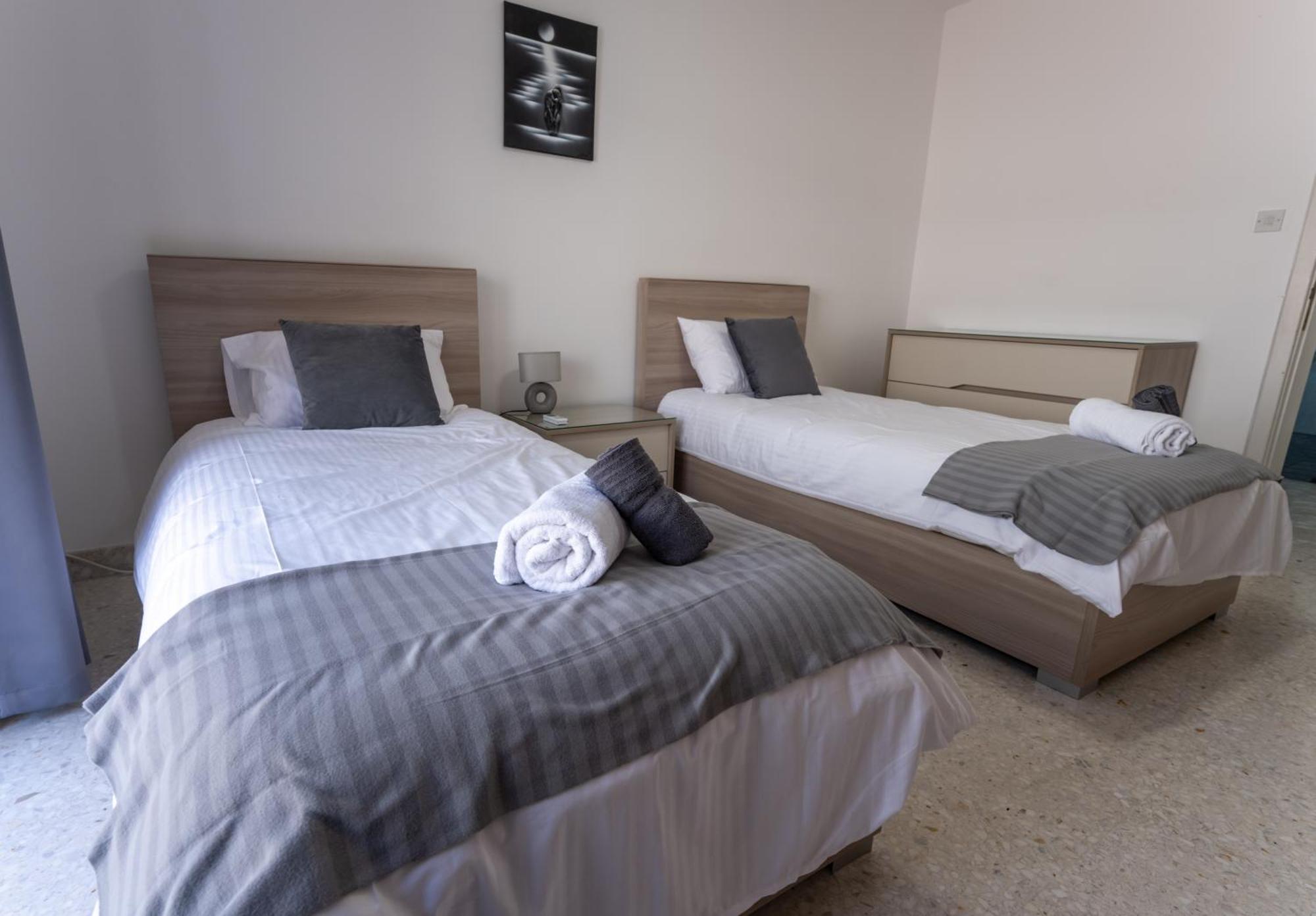 Spacious 3 Bedroom Apartment In The Heart Of St Julians San Giuliano Esterno foto