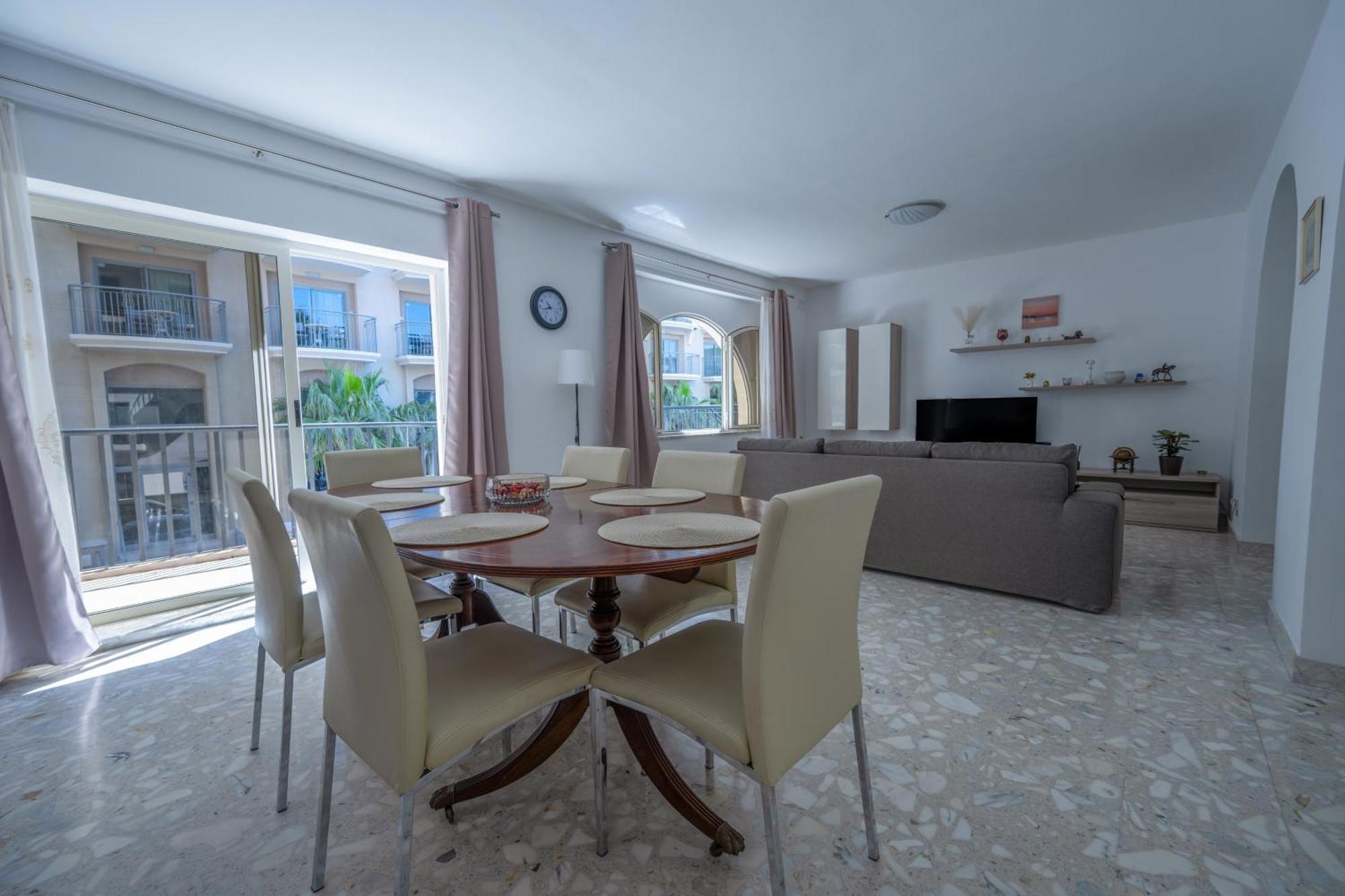 Spacious 3 Bedroom Apartment In The Heart Of St Julians San Giuliano Esterno foto