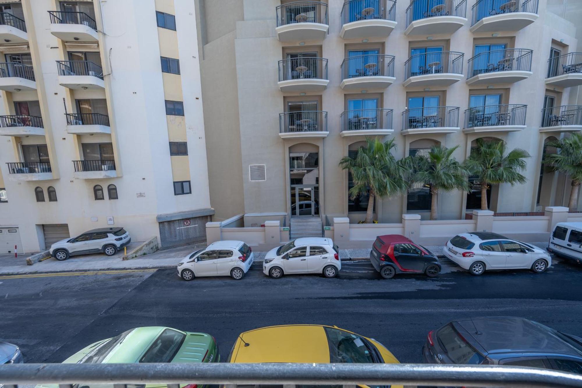 Spacious 3 Bedroom Apartment In The Heart Of St Julians San Giuliano Esterno foto