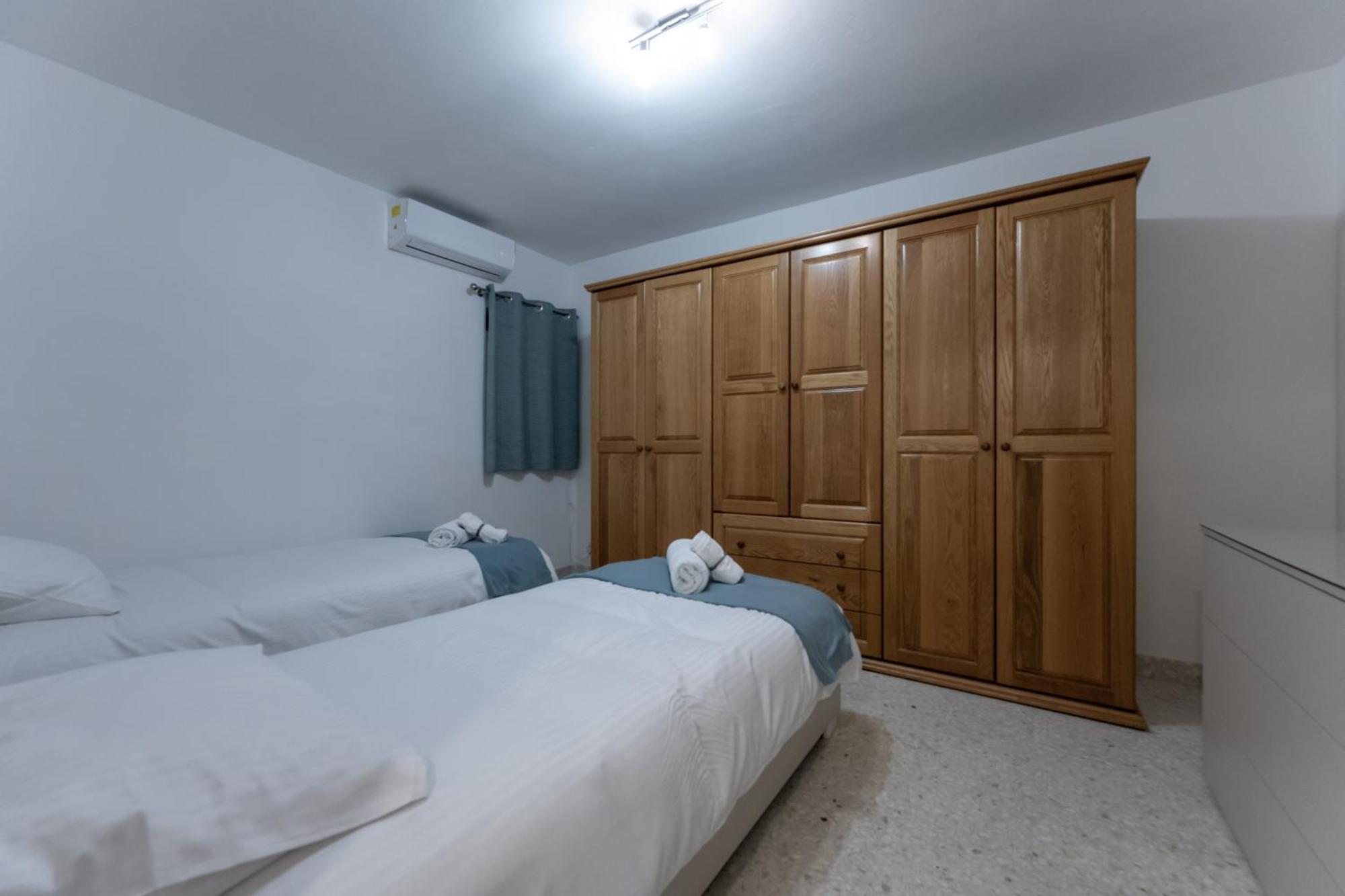 Spacious 3 Bedroom Apartment In The Heart Of St Julians San Giuliano Esterno foto