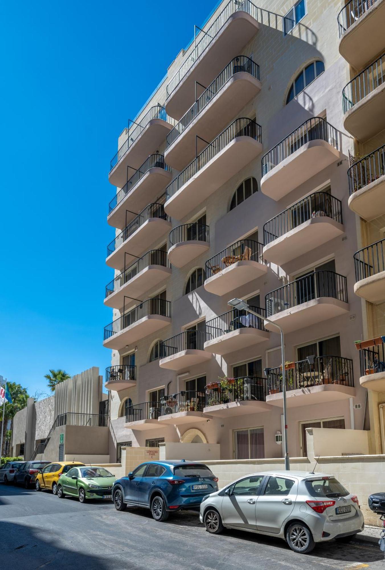 Spacious 3 Bedroom Apartment In The Heart Of St Julians San Giuliano Esterno foto